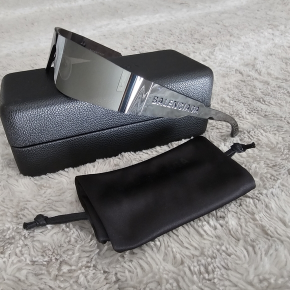 Balenciaga Shield Mirrored Sunnies - Picture 3 of 6